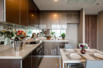 Modern kitchen with dining area