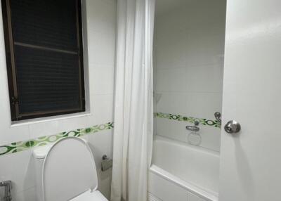 Bathroom with toilet and bathtub