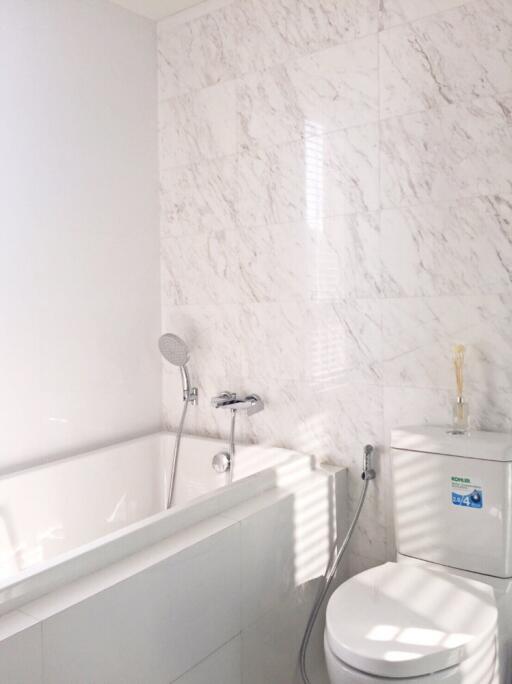 Modern bathroom with marble tiles and bathtub