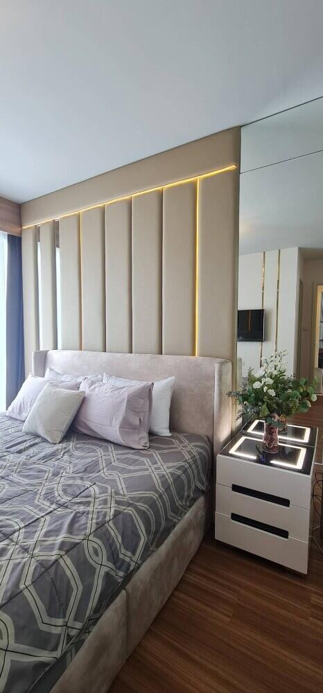 Modern bedroom with decorative headboard and nightstand