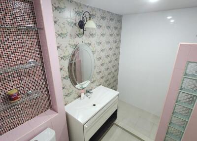 Bathroom with floral wallpaper and modern fixtures