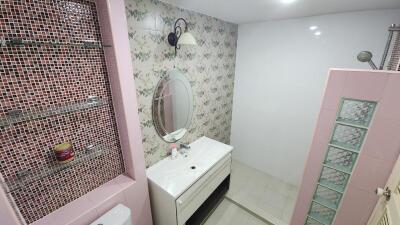 Bathroom with floral wallpaper and modern fixtures