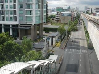 Building with street view