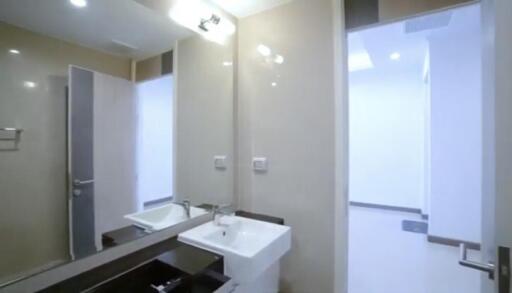 Modern bathroom with sink and mirror