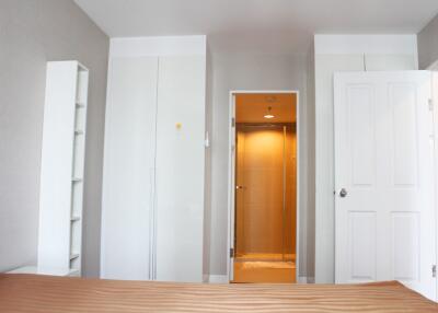 Modern bedroom with en-suite bathroom