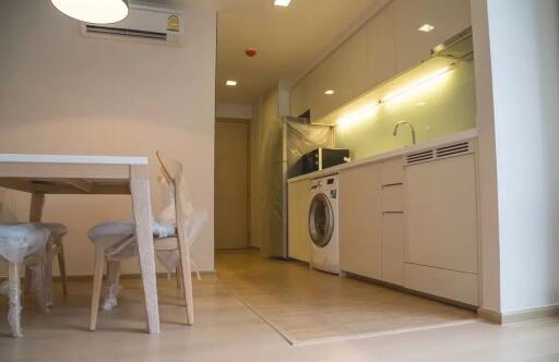 Modern kitchen with dining area