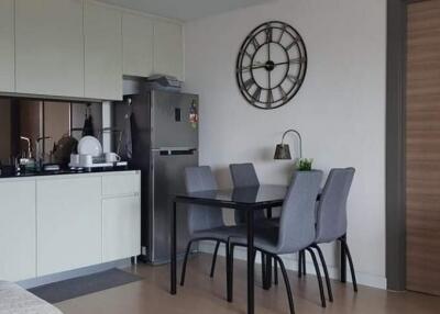 Modern kitchen with dining area