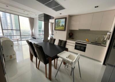 Modern kitchen with dining area