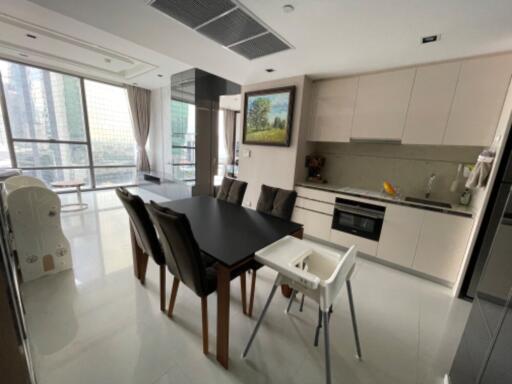 Modern kitchen with dining area