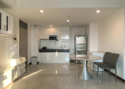 Modern kitchen with dining area