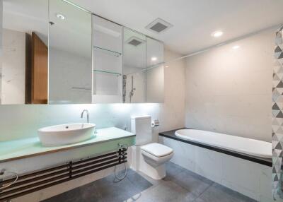 Modern bathroom with vanity, toilet, and bathtub