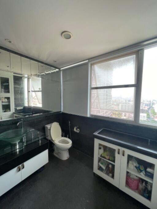 Modern bathroom with large mirrors and city view