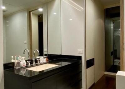 Modern bathroom with a vanity and a mirror