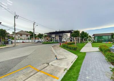 View of residential street and surrounding area