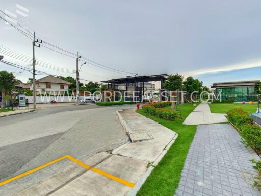 View of residential street and surrounding area