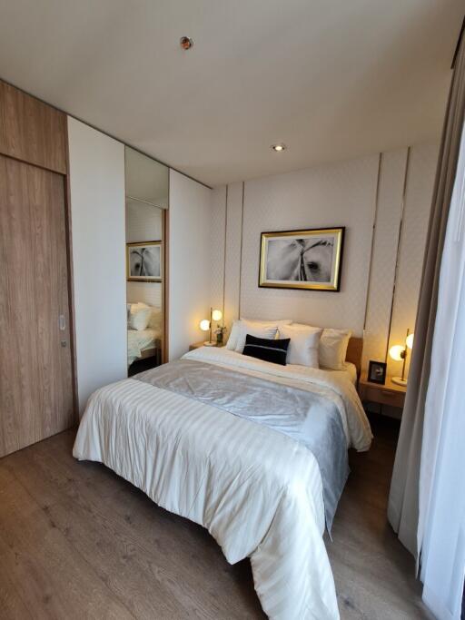 Bedroom with modern decor