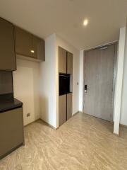 Modern apartment entrance with tiled flooring and built-in cabinets