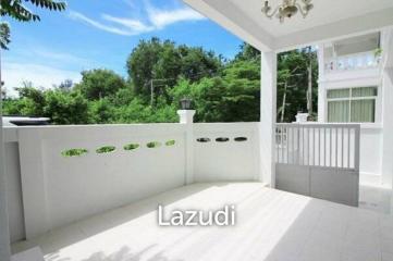 3 Bedroom Townhouse close to the beach