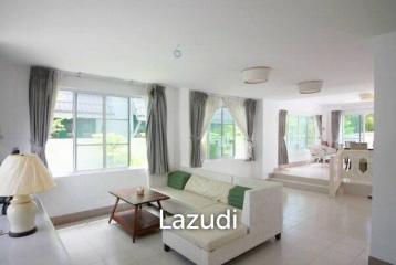 3 Bedroom Townhouse close to the beach