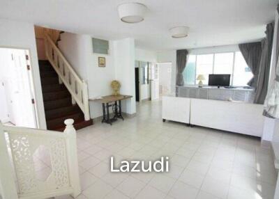 3 Bedroom Townhouse close to the beach