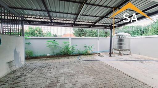 Covered outdoor area with water tank