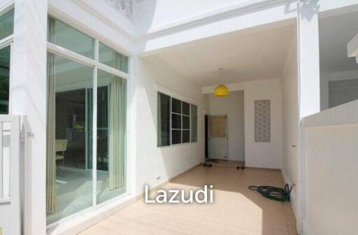 3 Bedroom Townhouse close to the beach