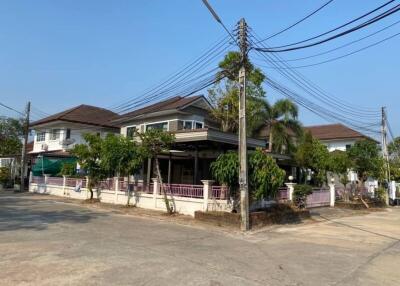 Exterior view of a house with a spacious driveway