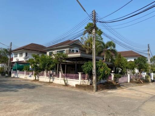 Exterior view of a house with a spacious driveway