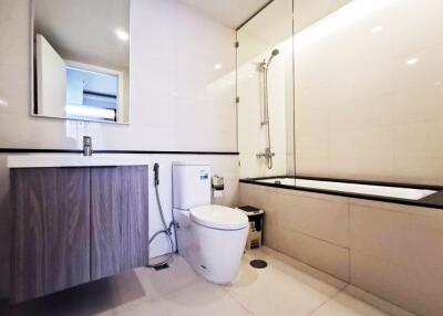 Modern bathroom with sink, toilet, and bathtub