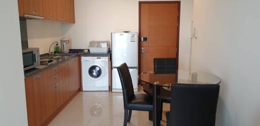 Modern kitchen with dining area