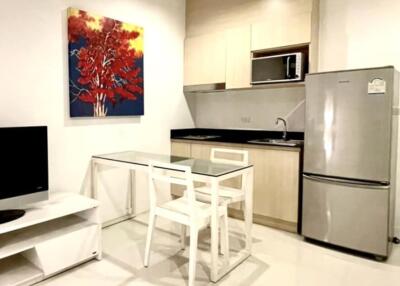 Modern kitchen with dining area