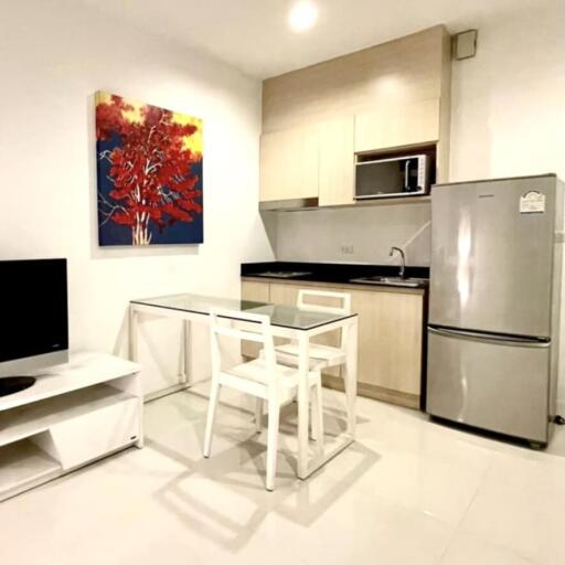 Modern kitchen with dining area