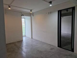 Empty room with concrete floor and mirrored wardrobe