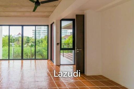 4 Bed Condo in Khao Takiab