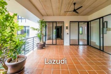 4 Bed Condo in Khao Takiab