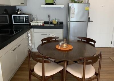 Modern kitchen with dining area