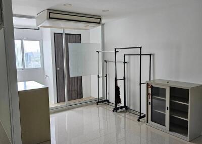 1-BR Condo at I.T.F. Silom Palace Condominium near BTS Chong Nonsi