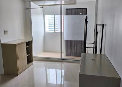 1-BR Condo at I.T.F. Silom Palace Condominium near BTS Chong Nonsi