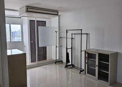 1-BR Condo at I.T.F. Silom Palace Condominium near BTS Chong Nonsi