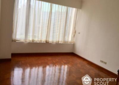 2-BR Condo at All Seasons Mansion Condominium near BTS Phloen Chit