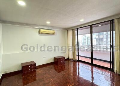 3 Bedrooms Furnished Family Apartment - Sukhumvit 15, Asok BTS