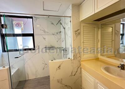 3 Bedrooms Furnished Family Apartment - Sukhumvit 15, Asok BTS