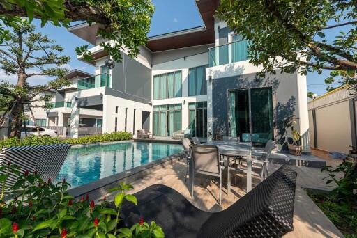 SPACIOUS MODERN POOL VILLA