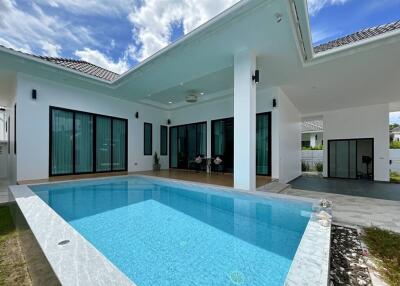 Aileen Village: Modern 3 Bedroom Pool Villa