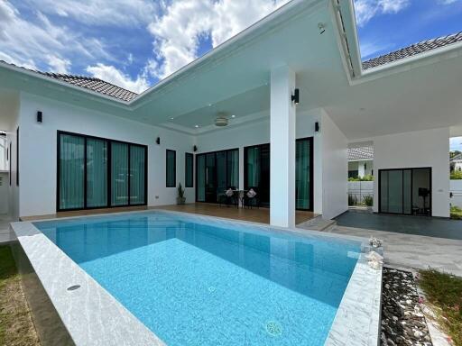 Aileen Village: Modern 3 Bedroom Pool Villa