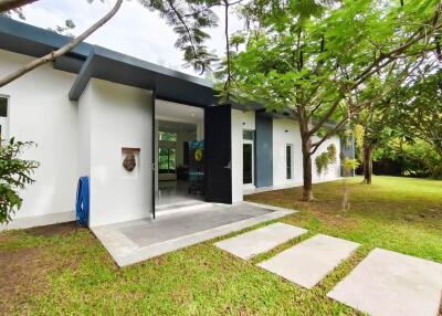 Lakefront Modern Bali-Style 4 Bedroom Pool Villa