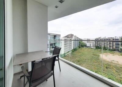 Bann View Viman: Golf Course and Sea View 2 Bed Condo