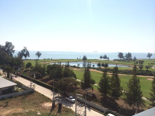 Bann View Viman: Golf Course and Sea View 2 Bed Condo