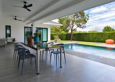 The Clouds: 4 Bedroom Pool Villa