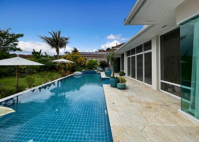 Red Mountain Luxury: Freehold 3 Bed Pool Villa